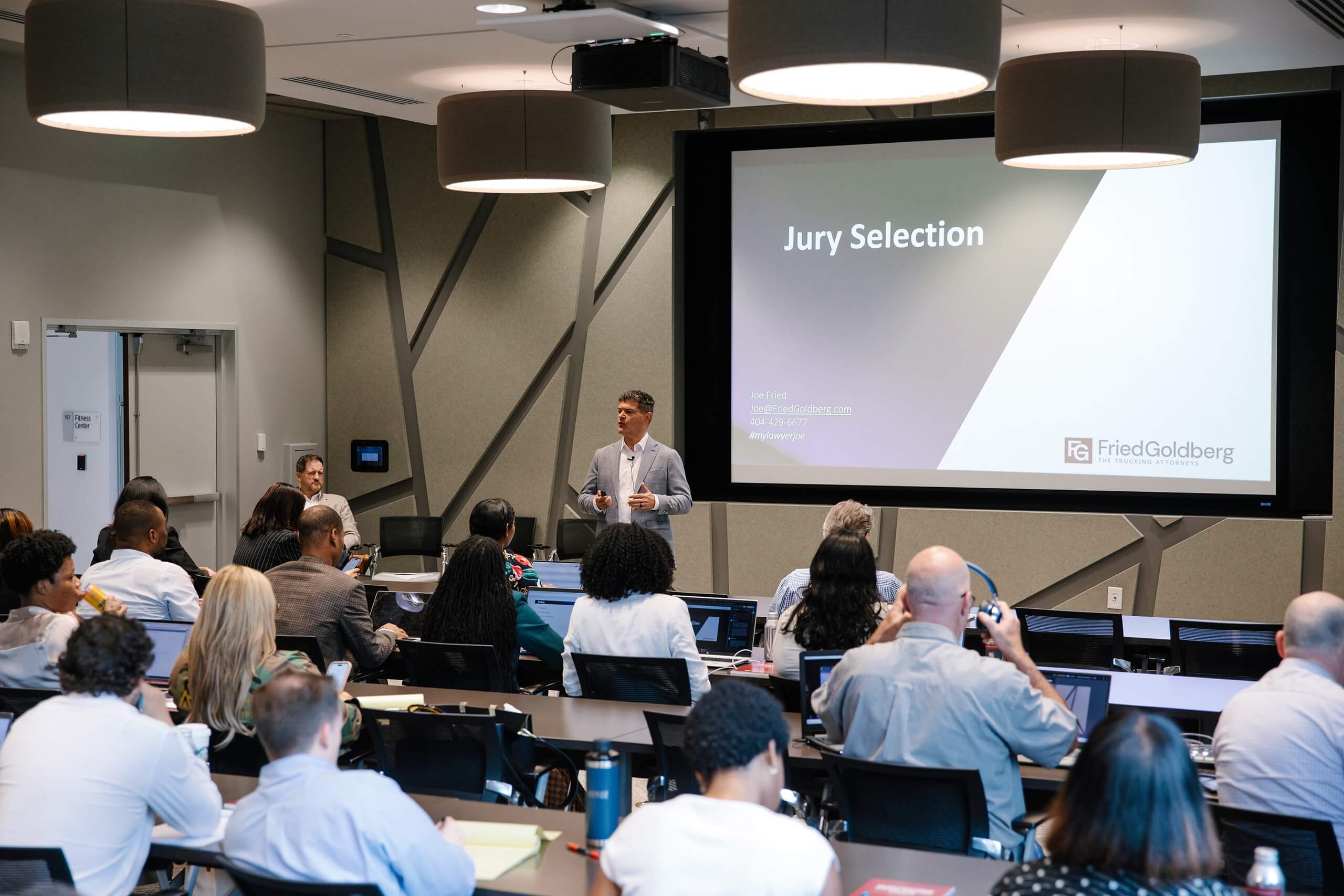 Attorney Joe Fried presents a Jury Selection session to a full classroom.
