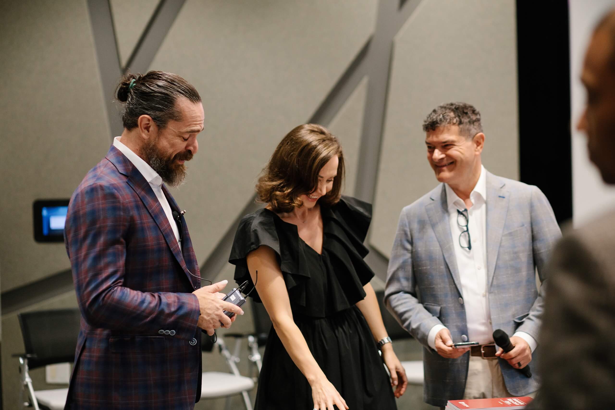 Attorney Joe Fried, sharing a light moment while preparing for a session at the Trial Skills Clinic 2025.